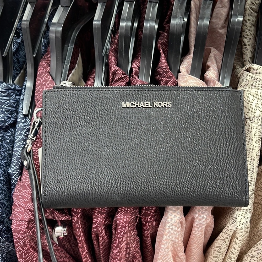 MICHAEL KORS LARGE DOUBLE ZIP WRISTLET WALLET PHONE CASE CLUTCH 
Black - Picture 5 of 16